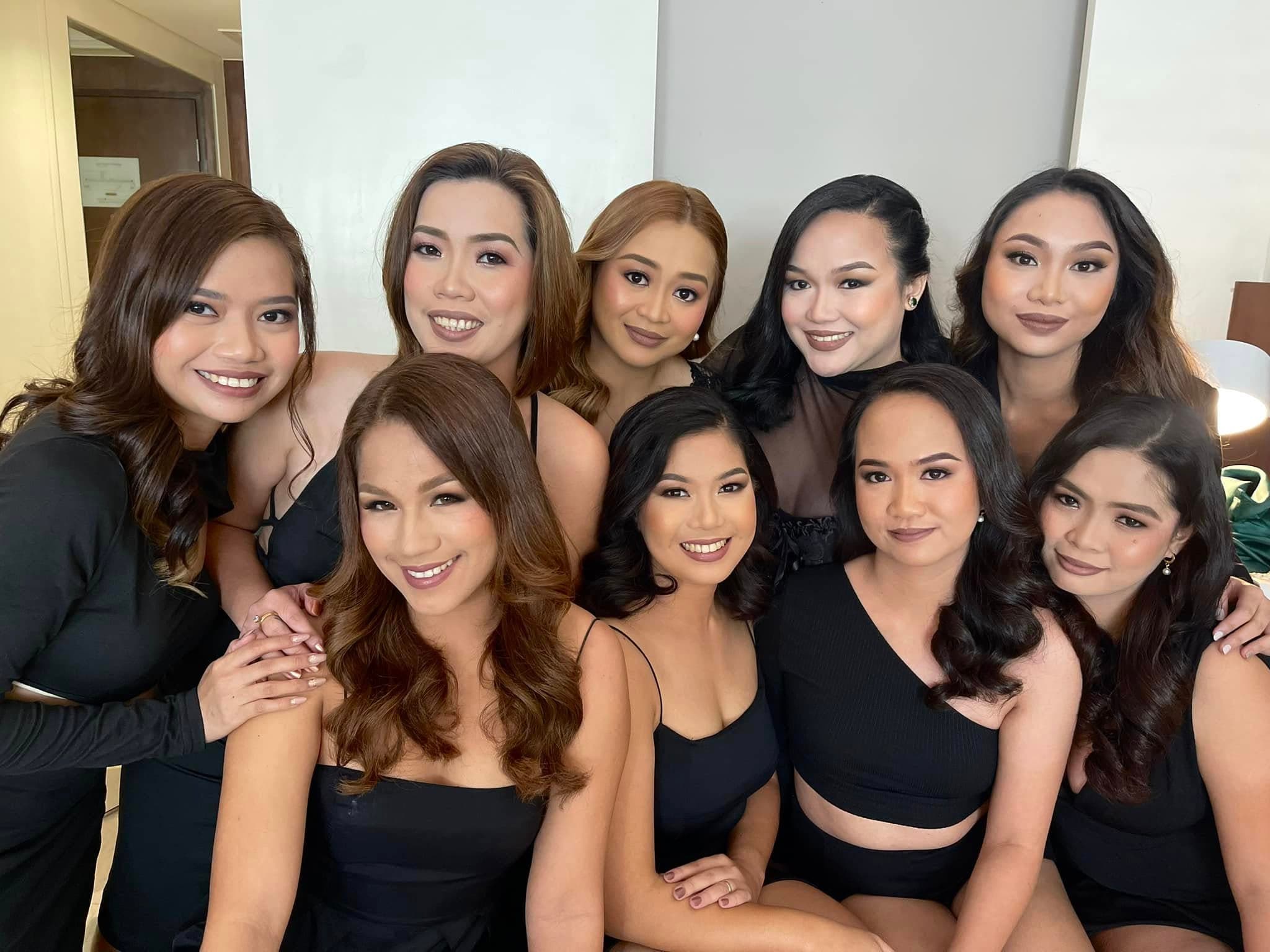 The bridal party photographed together after preparation